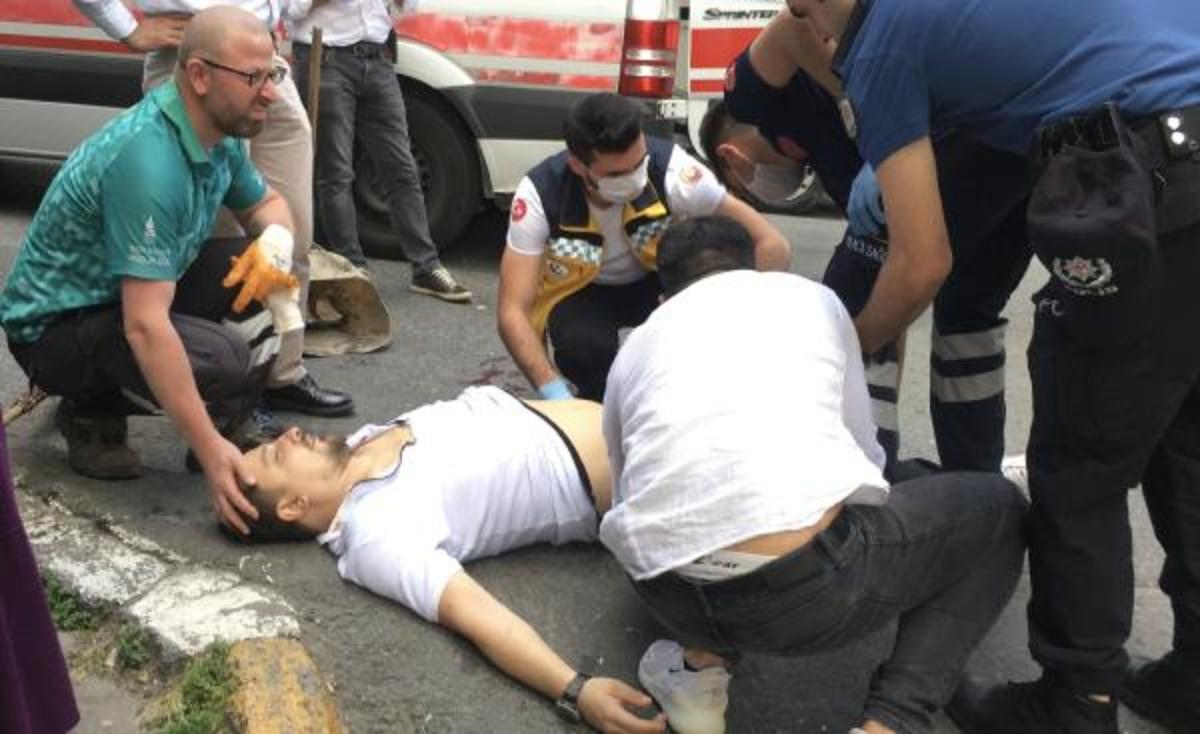 Beyoğlu'nda bı&ccedil;aklı saldırı dehşeti! Kanlar i&ccedil;inde yere yığıldı