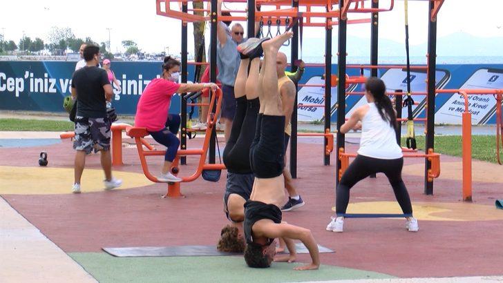 Caddebostan Sahili'nde dikkat çeken kalabalık G3