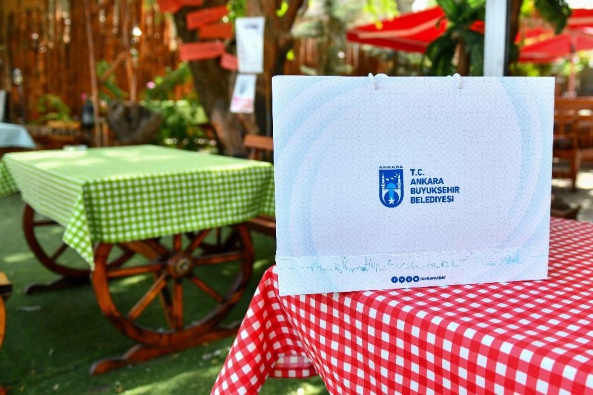 Ankara&rsquo;da restoran ve lokanta sahiplerine maske, dezenfektan, kolonya dağıtımı s&uuml;r&uuml;yor