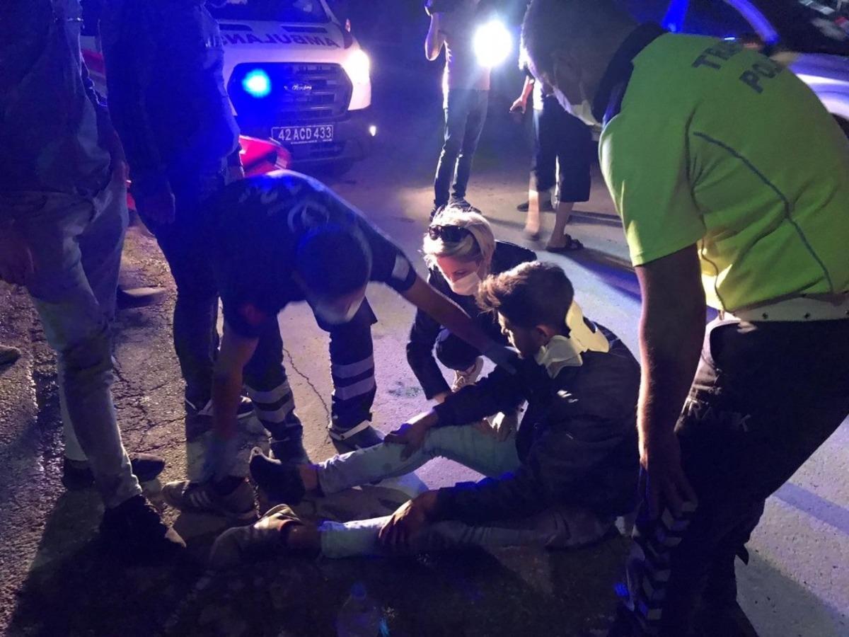 Otomobil ile &ccedil;arpışan motosiklet s&uuml;r&uuml;c&uuml;s&uuml; yaralandı