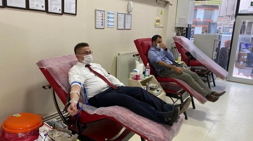 Van Cumhuriyet Başsavcısı Oğuzhan D&ouml;nmez kan bağışında bulundu