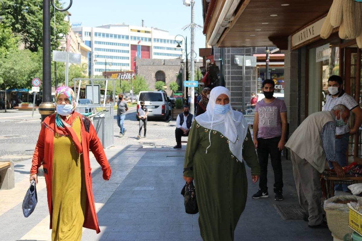 Diyarbakır diken &uuml;st&uuml;nde... Koronavir&uuml;s vakaları artmaya devam ediyor
