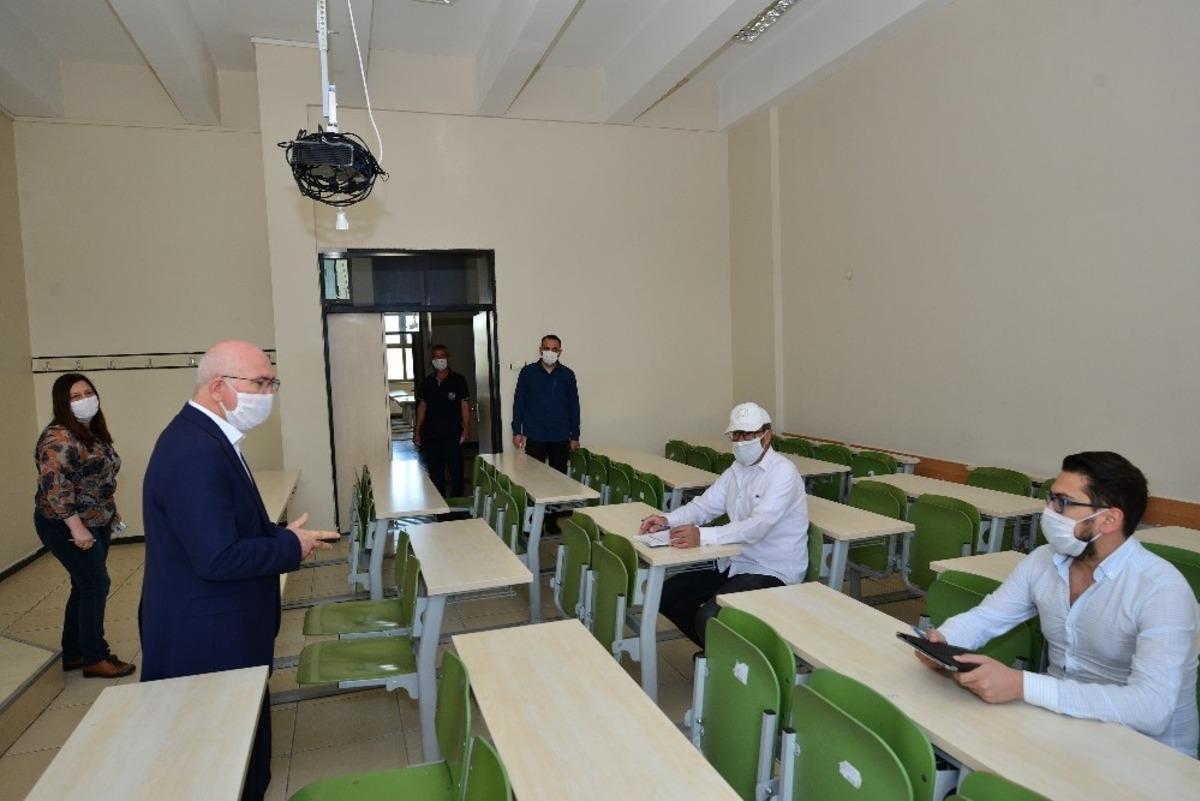 Rekt&ouml;r Ekrem Savaş: "Tedbirlerimizi aldık, sınavlara hazırız"