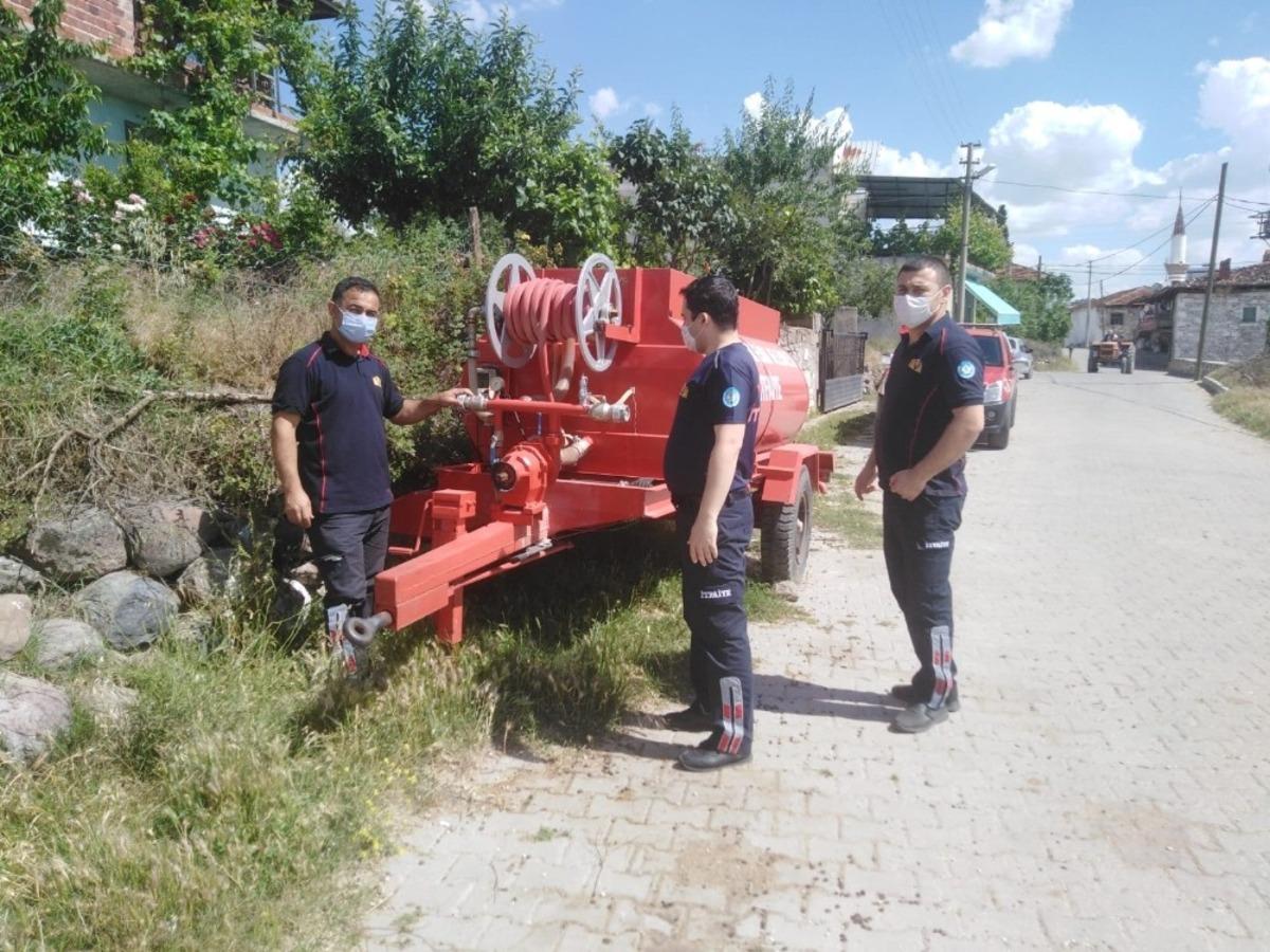 Kırsaldaki yangın acil durumlarında trakt&ouml;r arkası tankerler kullanılıyor