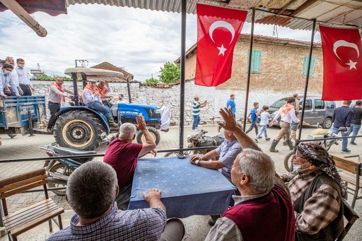Başkan Soyer, Ödemiş ve Tire’de ilk karakılçık buğdayı hasadına katıldı G4