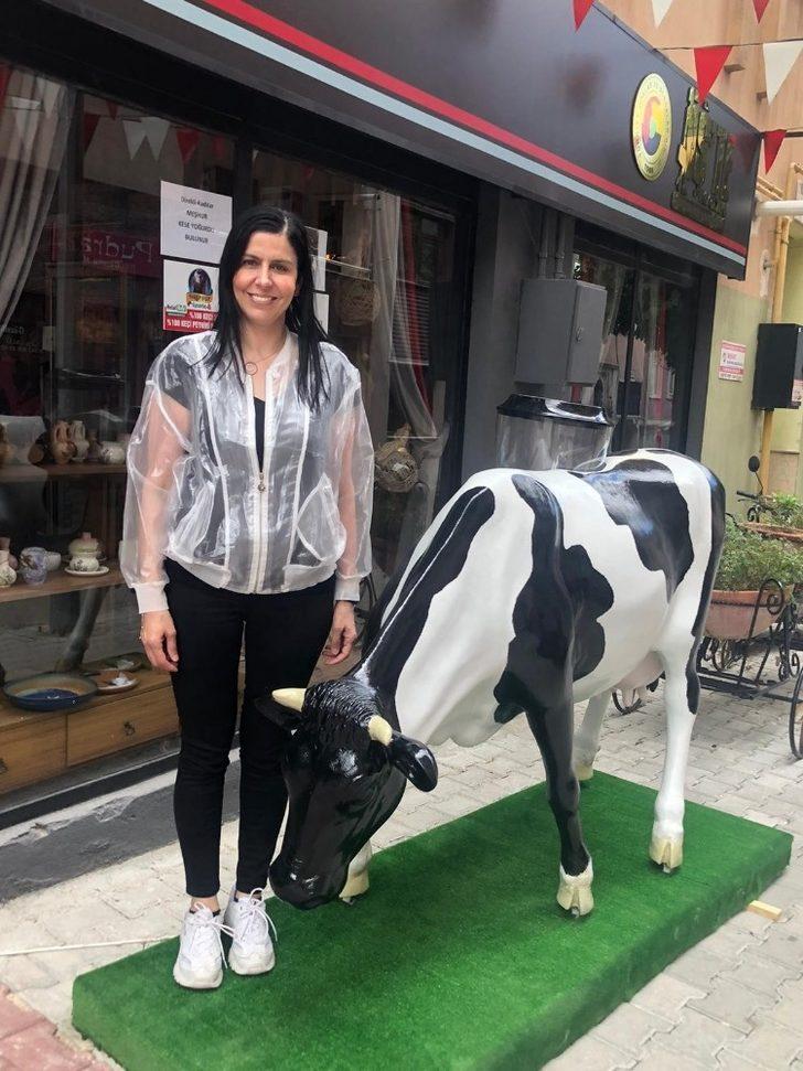 İşte Kadın Kooperatifinden 3 boyutlu inek heykeli G3