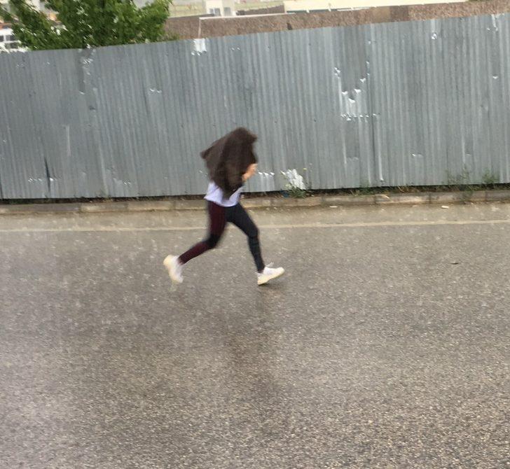 Ani sağanak yağış vatandaşlara zor anlar yaşattı G2