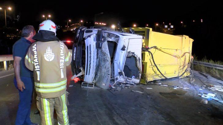 Başakşehir'de lastiği patlayan çöp kamyonu devrildi G1