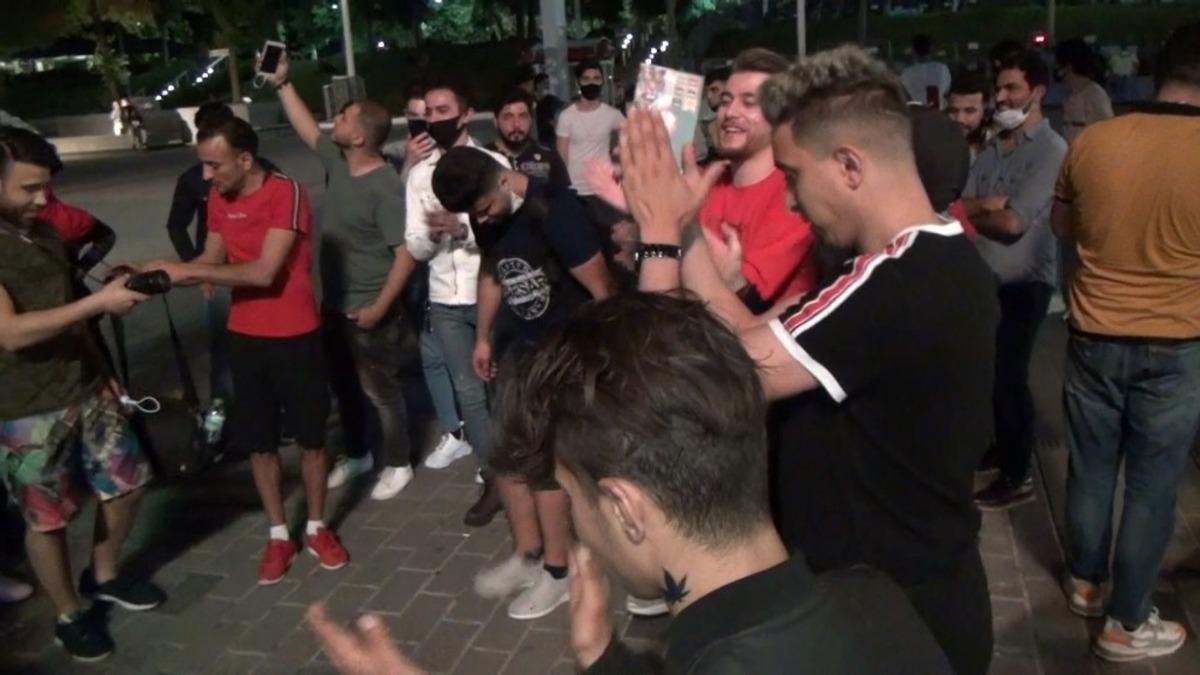 Uyarılara rağmen Taksim Meydanı&rsquo;nda 'bu kadar da olmaz' dedirten g&ouml;r&uuml;nt&uuml;!