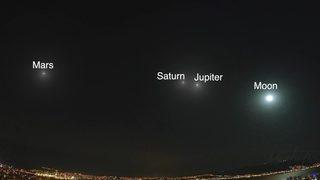 Ay, Jüpiter, Satürn ve Mars’ın muhteşem görüntüsü büyük beğeni topladı