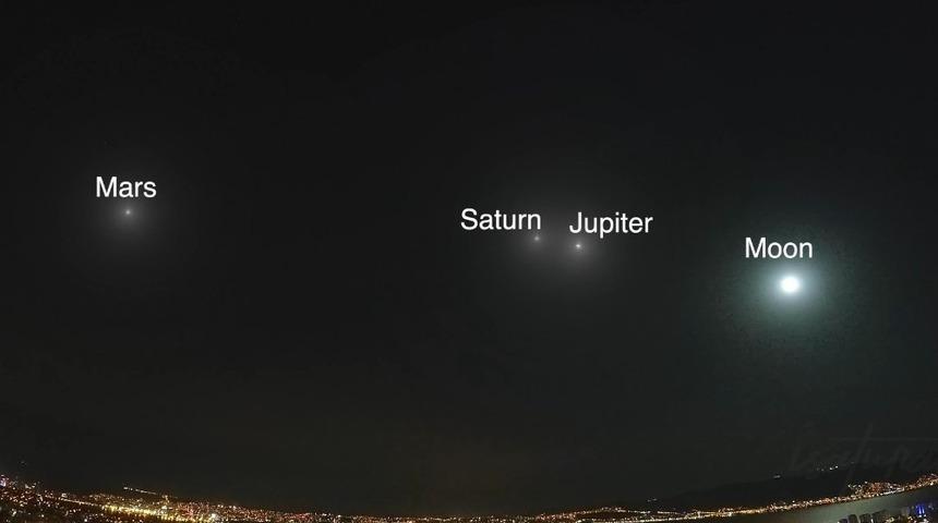 Ay, Jüpiter, Satürn ve Mars’ın muhteşem görüntüsü büyük beğeni topladı