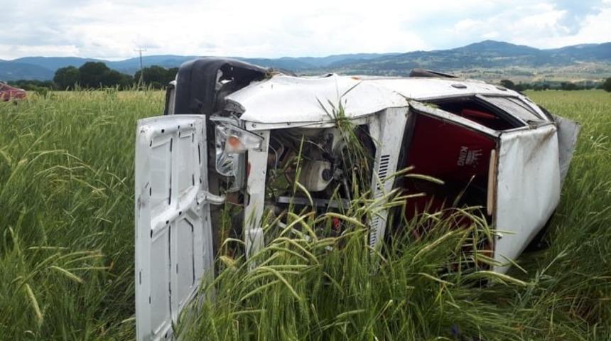 Hurdaya d&ouml;nen ara&ccedil;tan yaralı kurtuldu