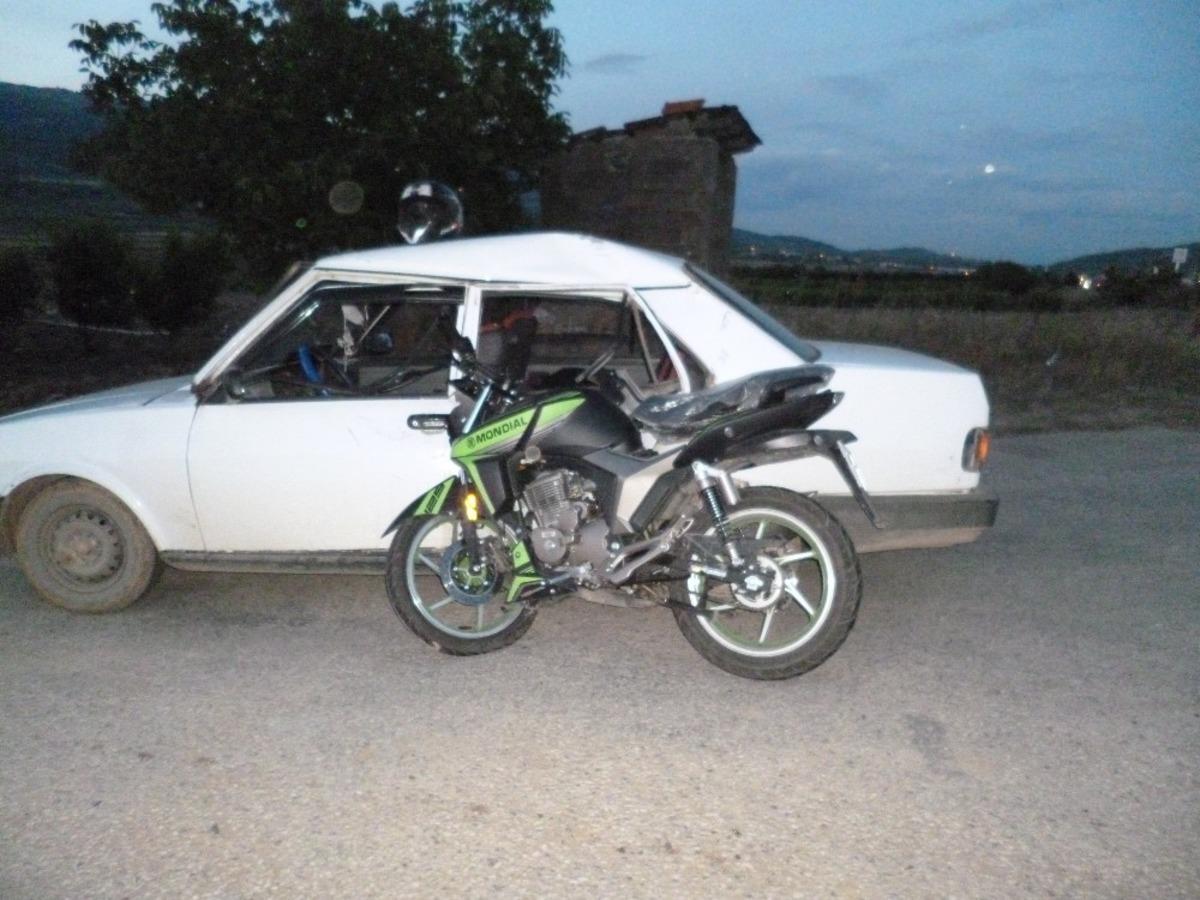 Bilecik&rsquo;te otomobil ve motosiklet &ccedil;arpıştı: 3 yaralı