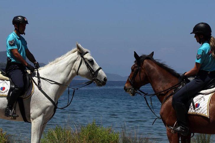 Kuşadası’ndaki milli parkın sahilleri atlı jandarma timine emanet G2