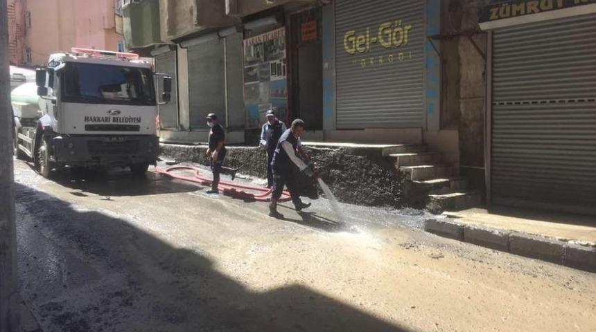 Hakkari&rsquo;de kazılan yollara belediye ekipleri anında m&uuml;dahale ediyor