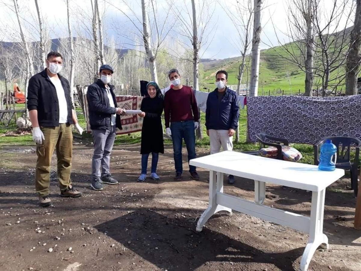 Muş&rsquo;ta 8. sınıf &ouml;ğrencilerine LGS hazırlık kitap&ccedil;ığı dağıttı