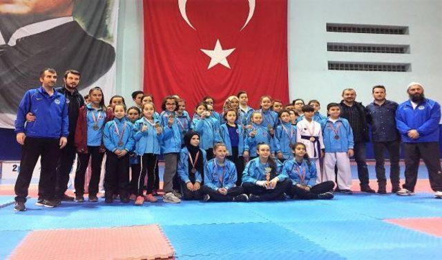 Lig tescil edildi, Kağıtspor karate şampiyon