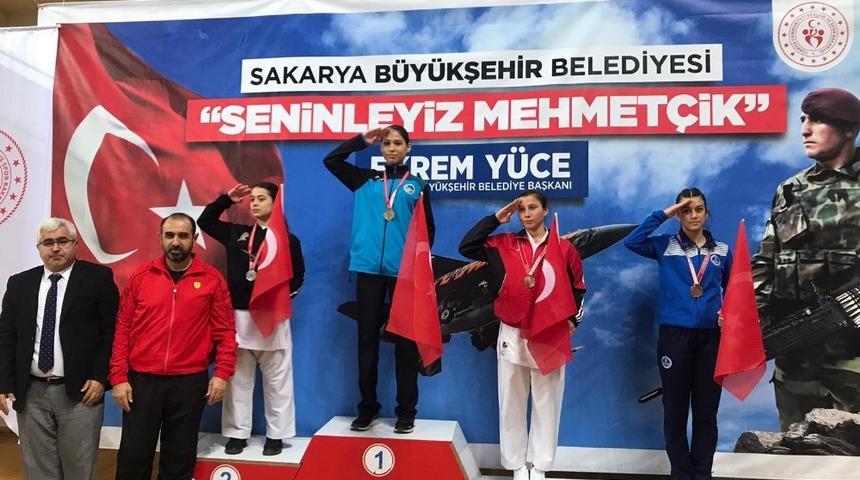 Lig tescil edildi, Kağıtspor karate şampiyon