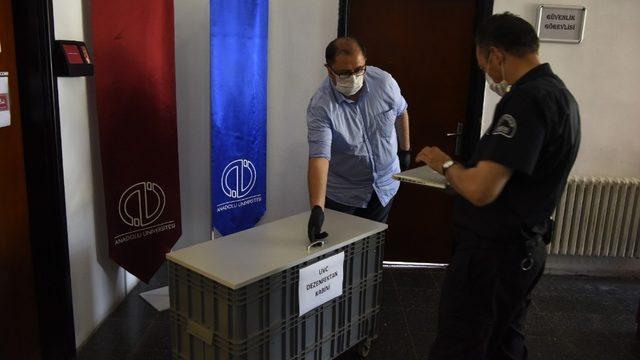 Anadolu Üniversitesi BAUM, korona virüse karşı ultraviyole dezenfeksiyon kabini kullanımına geçti