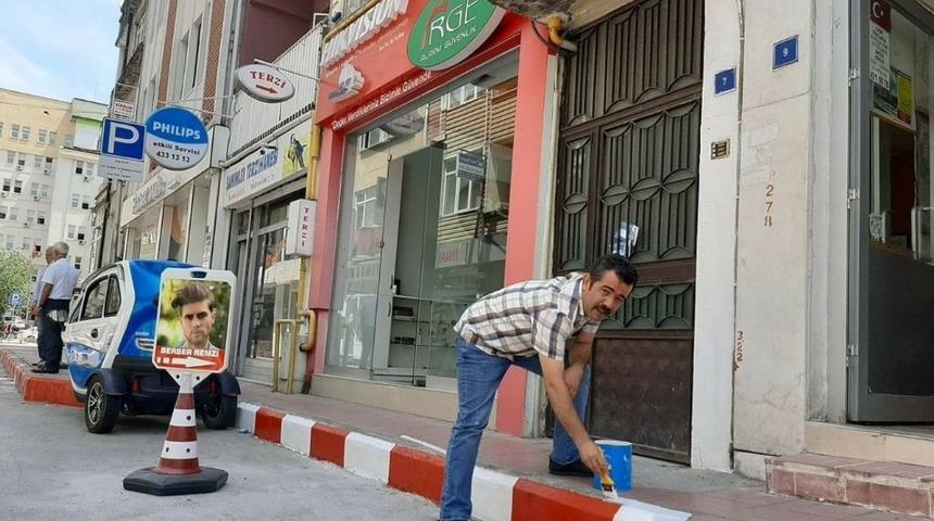 Esnaf kaldırımları Samsunspor rengine boyadı