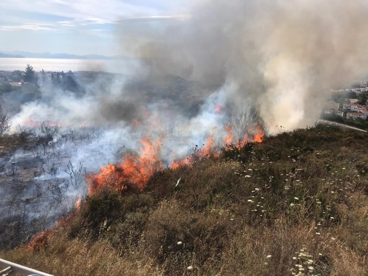 Dat&ccedil;a&rsquo;da makilik alanda yangın