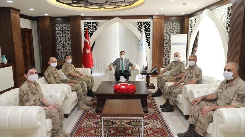 Jandarma personelinden Vali Akbıyık&rsquo;a ziyaret