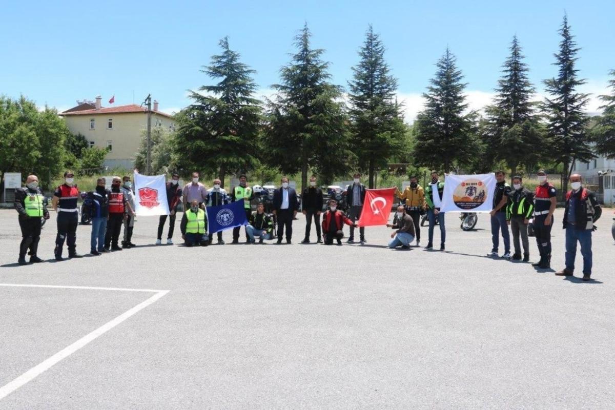 Motosiklet tutkunlarından jandarma teşkilatı i&ccedil;in saygı s&uuml;r&uuml;ş&uuml; etkinliği