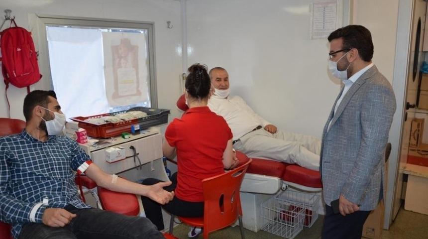 AK Parti Batman teşkilatından &rsquo;İyilik kanımızda var&rsquo; kampanyasına destek