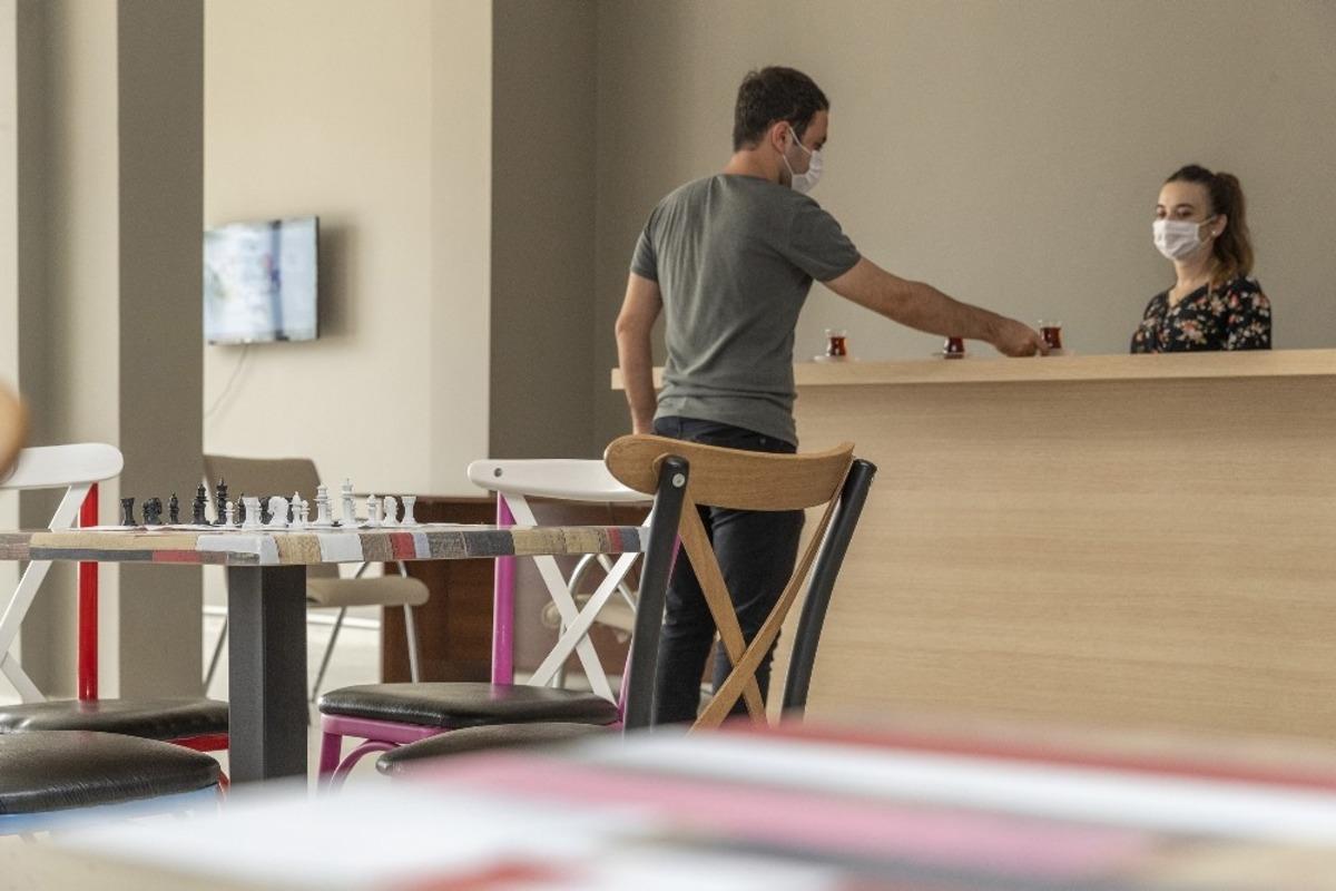 Mersin&rsquo;de &Ccedil;amaşır Kafe&rsquo;nin ikinci şubesi a&ccedil;ıldı