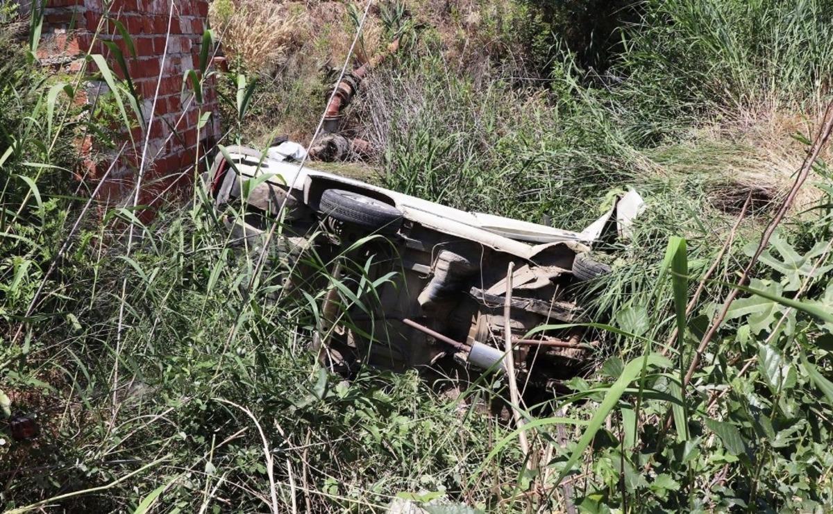 Otomobil sulama kanalına u&ccedil;tu: 1 yaralı