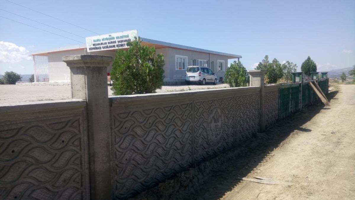 Mezarlıklardaki bakım onarım &ccedil;alışmaları devam ediyor