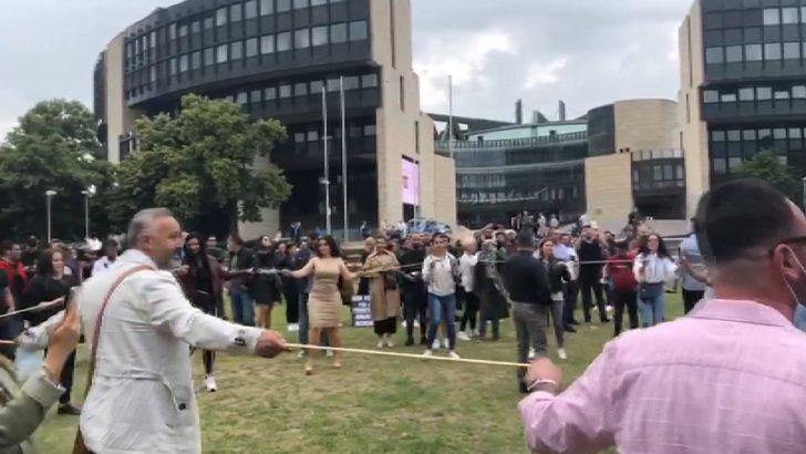 Almanya’da düğün salonu sahiplerinden davullu zurnalı protesto G2