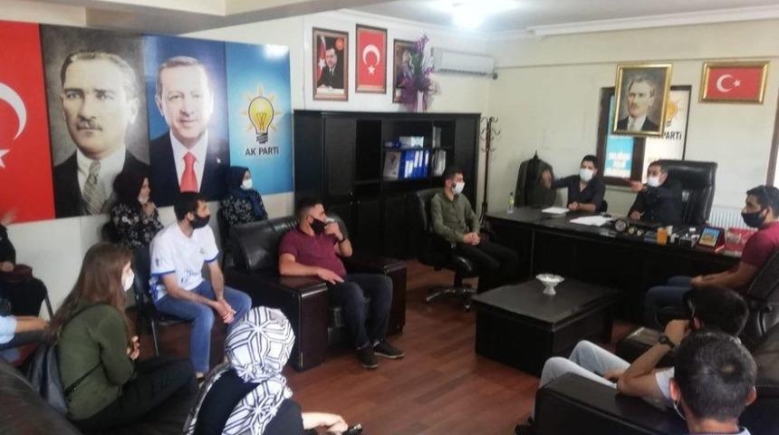 Başkan Gezer gen&ccedil;lerle buluştu