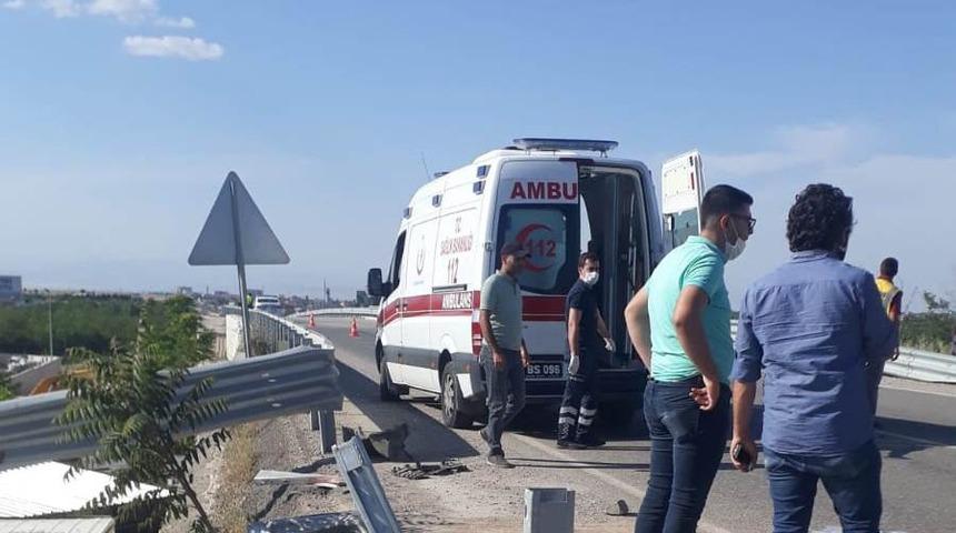 Malatya&rsquo;da otomobil şarampole d&uuml;şt&uuml;: 1&rsquo;i ağır 3 yaralı