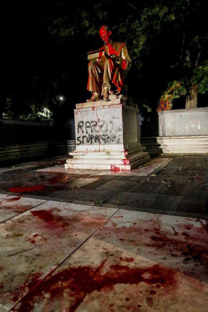 Heykel saldırıları İtalya’ya sıçradı G5