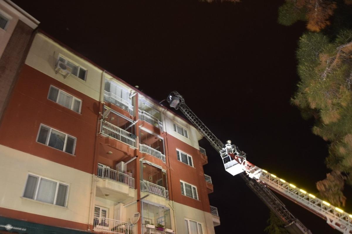 Burdur&rsquo;da korkutan &ccedil;atı yangını