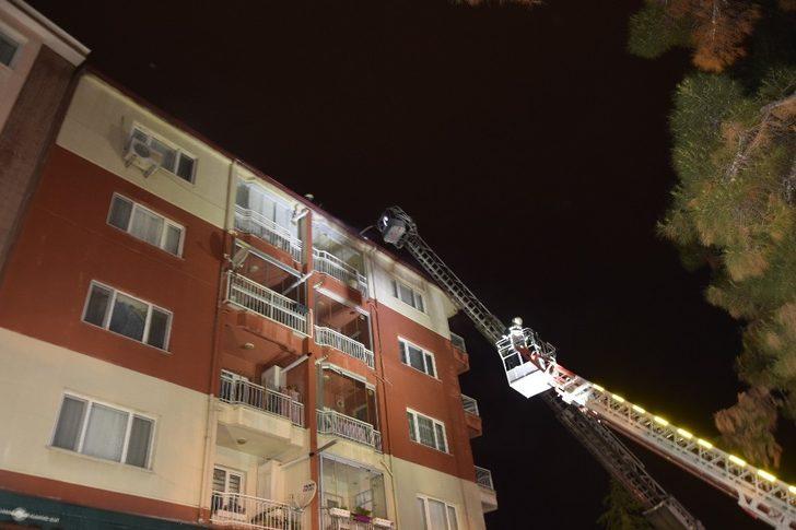 Burdur’da korkutan çatı yangını G1