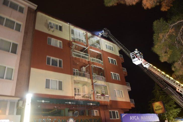 Burdur’da korkutan çatı yangını G2