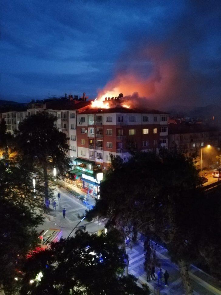 Burdur’da korkutan çatı yangını G3