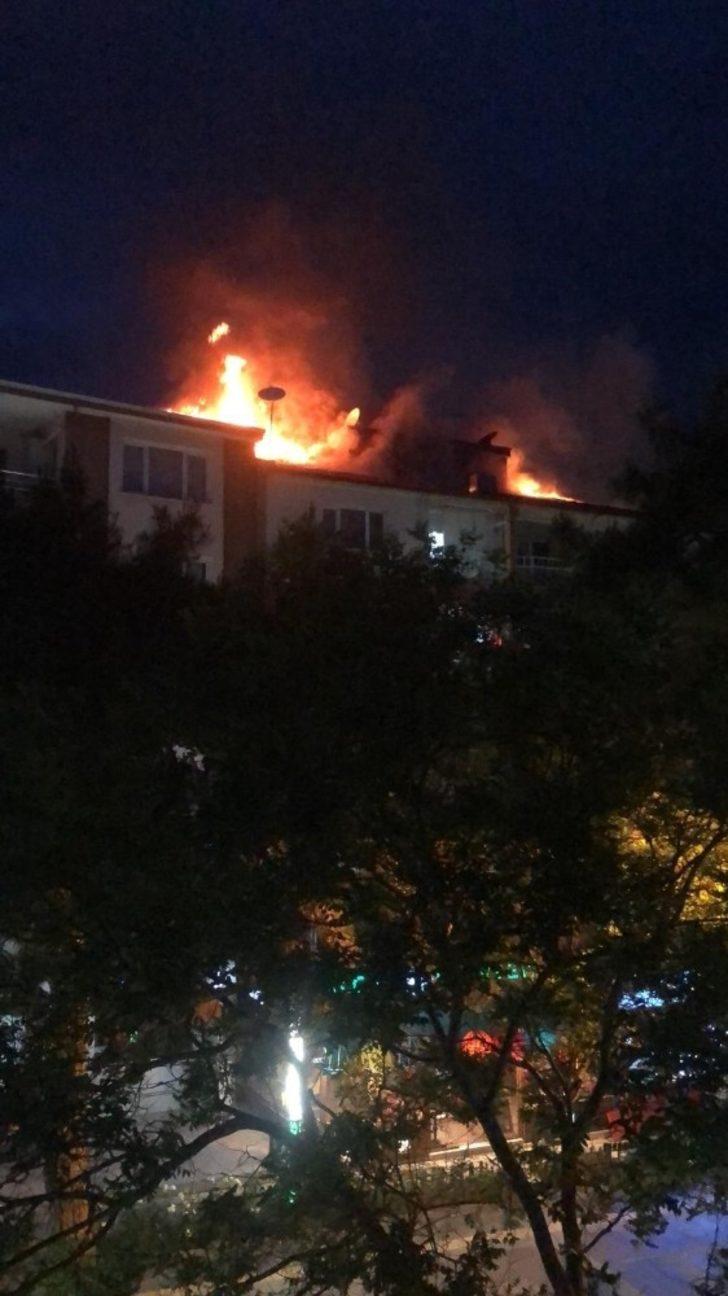 Burdur’da korkutan çatı yangını G4