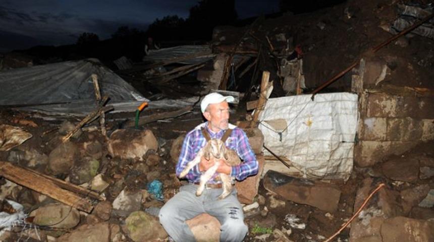 Bingöl'de deprem sonrası yürek sızlatan görüntü