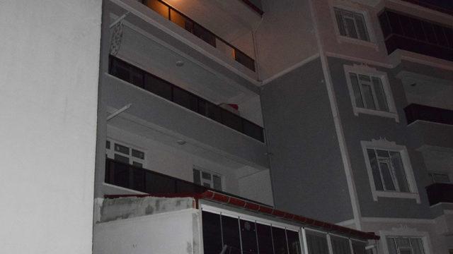 3 yaşındaki Elisa, 4'üncü katın balkonundan düştü