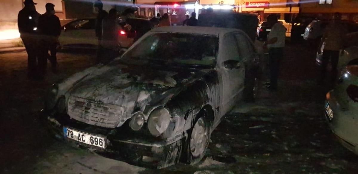 &Ccedil;alıştırdığı otomobil bir anda alev aldı