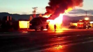 Facianın eşiğinden dönüldü! Yolcu otobüsü alev topuna döndü