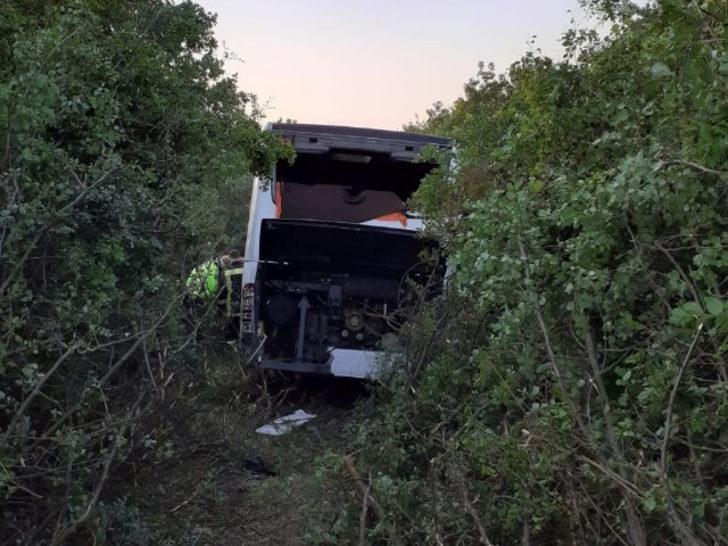 Son dakika! Akhisar’da yolcu otobüsü yoldan çıktı G4