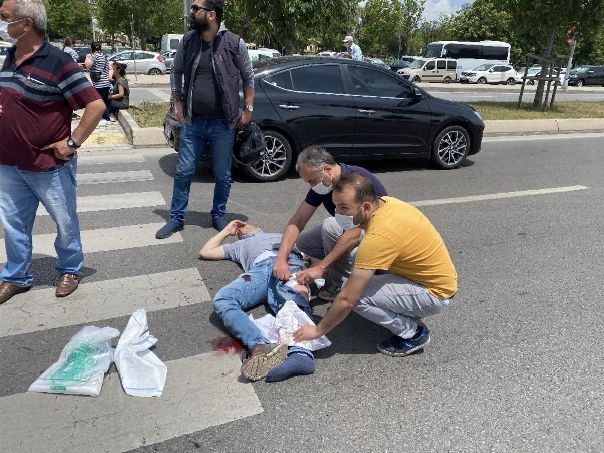 Kartal'da feci kaza! Eşi ve &ccedil;ocuğuyla yolun karşısına ge&ccedil;erken araba &ccedil;arptı