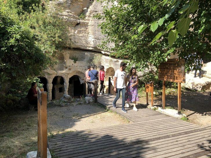 Mühendislik harikası 'Titus Tüneli'ne turist akını G4