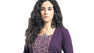 Cansu Tosun'un  öğretmeni annesi olacak