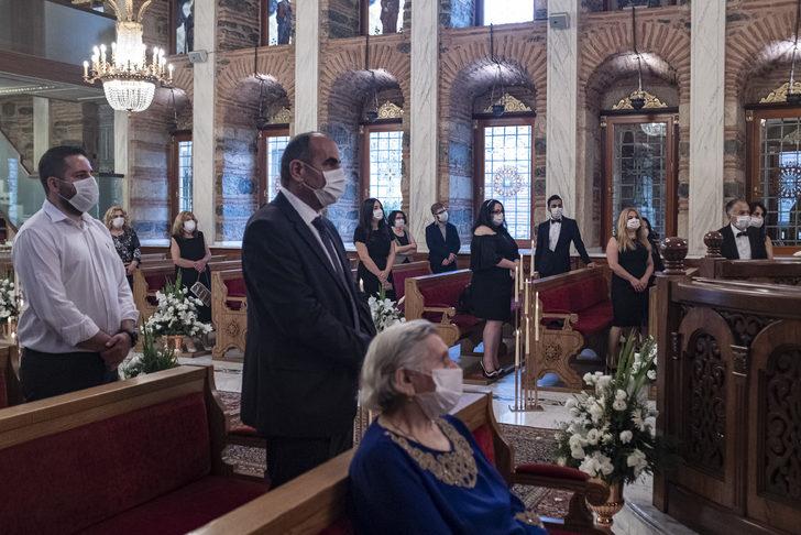 Sosyal mesafeli ve maskeli! İşte İstanbul'daki ilk kilise düğünü G2