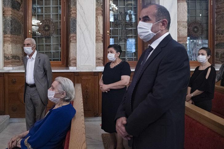 Sosyal mesafeli ve maskeli! İşte İstanbul'daki ilk kilise düğünü G4